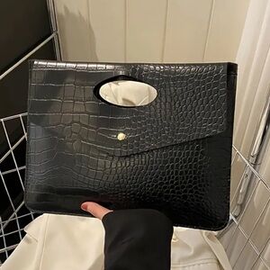 Snake pattern clutch